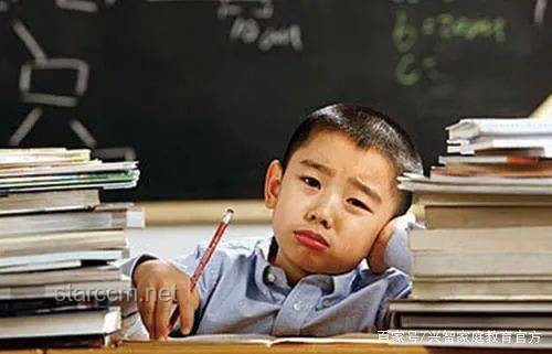 如何支持抑郁症少年面对老师批评：与孩子“站在一起”的重要性
